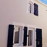 Holiday home Maison De Pecheur Renovee Avec Cour Proche Du Port