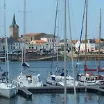 Maison De Pecheur Renovee Avec Cour Proche Du Port Holiday home *