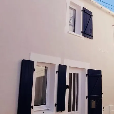 Casa de Férias Maison De Pêcheur Rénovée Avec Cour Proche Du Port