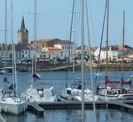 Maison De Pecheur Renovee Avec Cour Proche Du Port Holiday home *
