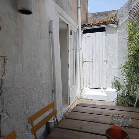 Maison De Pecheur Renovee Avec Cour Proche Du Port Les Sables-dʼOlonne