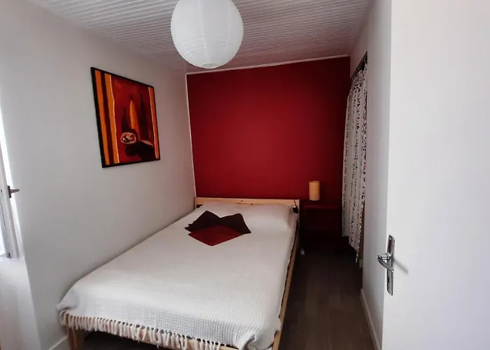 別荘 Maison De Pecheur Renovee Avec Cour Proche Du Port レ・サ​​ーブル・ドロンヌ