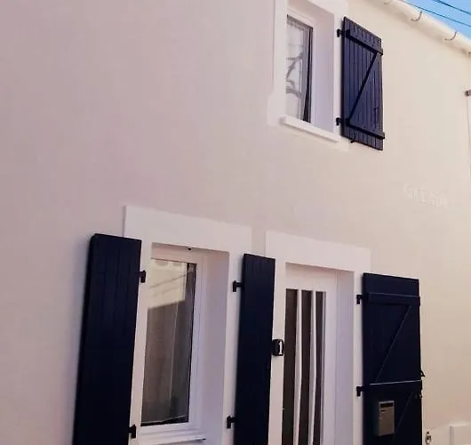 別荘 Maison De Pecheur Renovee Avec Cour Proche Du Port