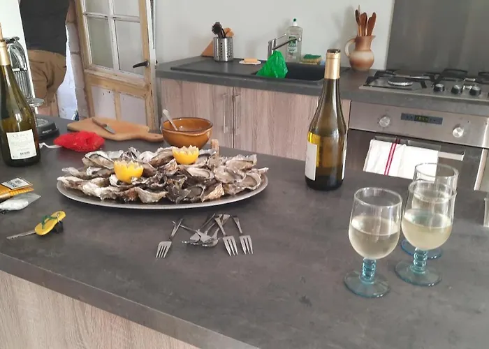 別荘 Maison De Pecheur Renovee Avec Cour Proche Du Port レ・サ​​ーブル・ドロンヌ