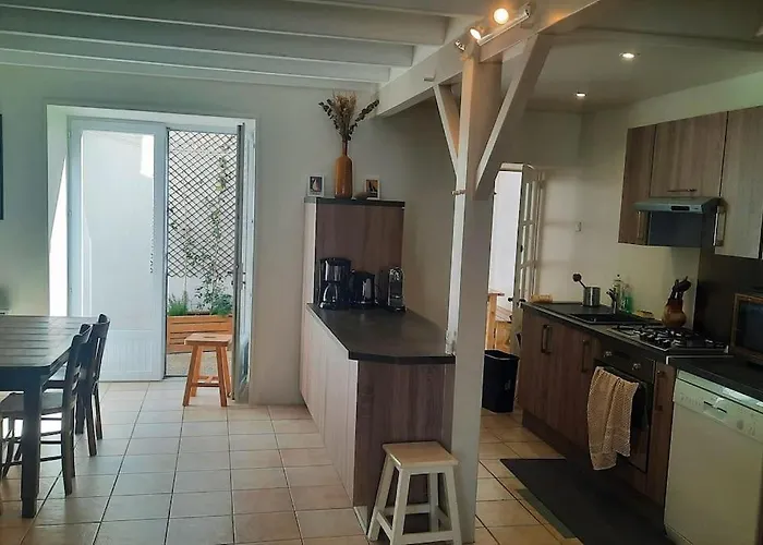 Maison De Pecheur Renovee Avec Cour Proche Du Port *