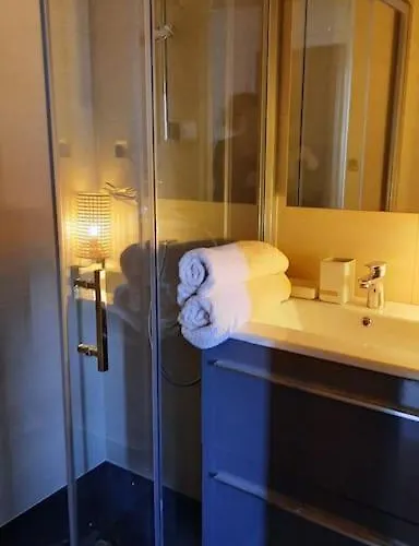 別荘 Maison De Pecheur Renovee Avec Cour Proche Du Port レ・サ​​ーブル・ドロンヌ